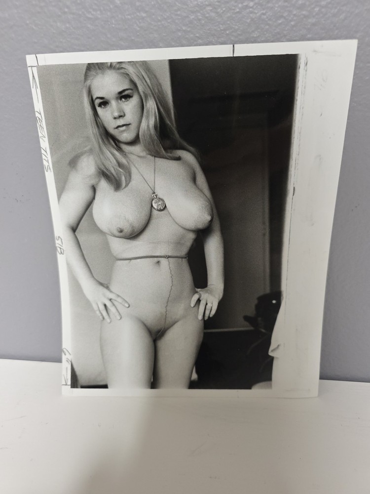VINTAGE Publishers Photo 8X10 1960’S ART POSED BUXOM NUDE Suzanne Pritchard.