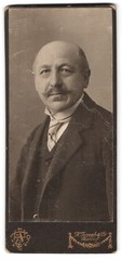 Photograph H. Joseph & Co., Berlin-Rixdorf, portrait middle-class gentleman with mous