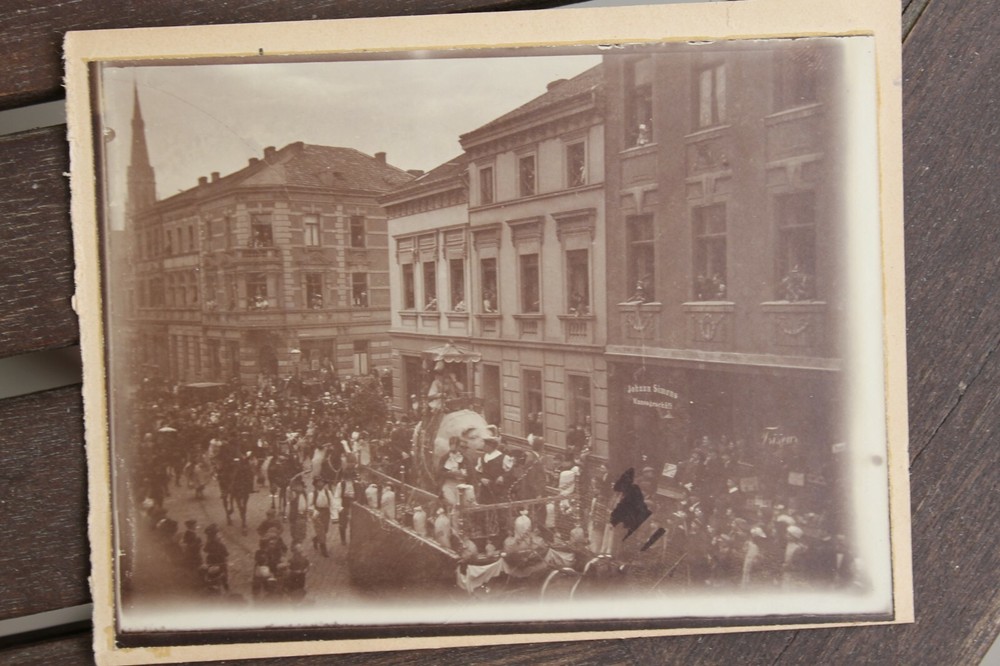 32144 Photo Linz Rhine Street Moving Rücks. Advertising Unicorn Pharmacy um1910
