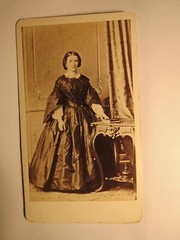 Hamelin – 1866-69 – Emma Steuber as a woman in crinoline – backdrop / CDV
