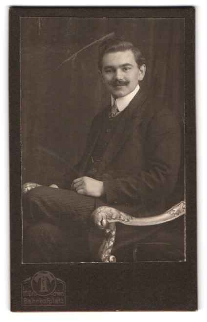 Photograph Hermann Tietz, Munich, Bahnhofplatz, elegant portrait of a gentleman