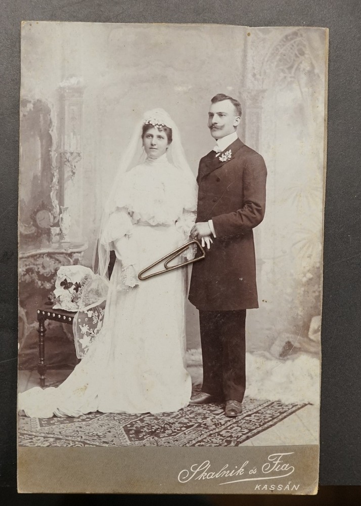 Photo CDV KAB portrait wedding Kassan Hungary dress cabinet man bride picture old