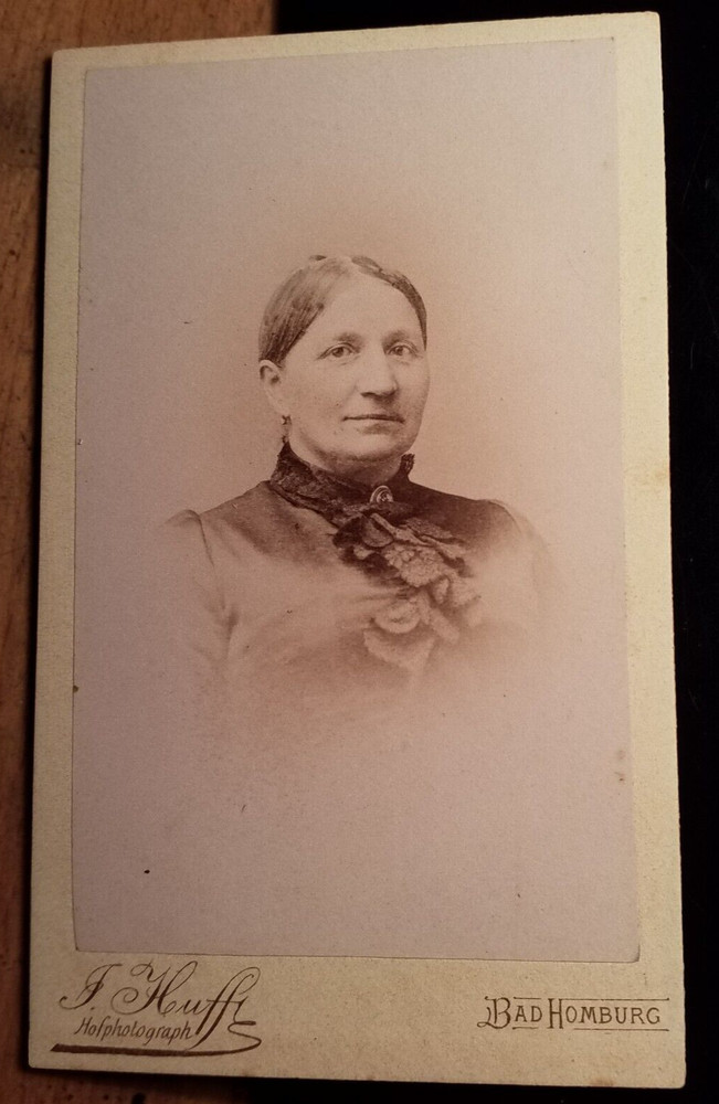 Woman portrait/CDV J. Huff Bad Homburg