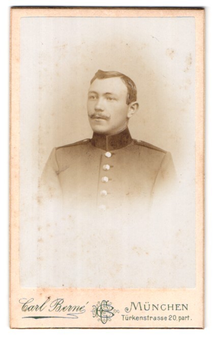 Photograph Carl Berne, Munich, Türkenstr. 20, Portrait Soldier in Uniform with K
