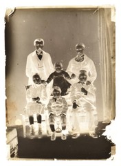 Negative on glass, 13×18 cm, Portrait of a bourgeois family No.2