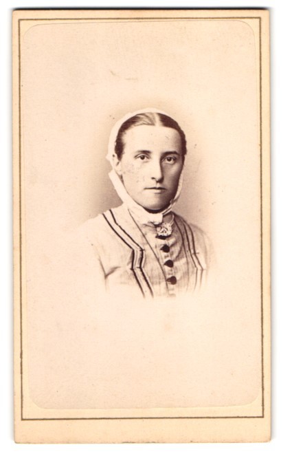 Photograph Herman Koch, Neuwied a. Rhein, Engerser-Str. 86, Young Lady with Head
