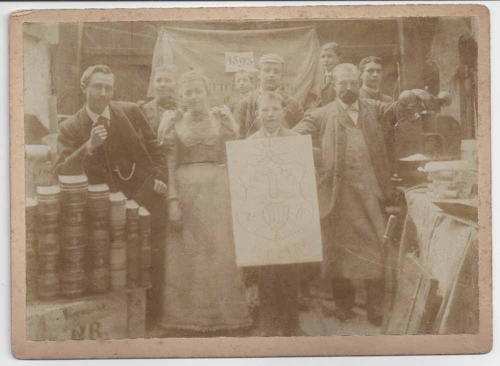 Vintage Group Photo Club Market Stall 1893/94 Cabinet Photo Original