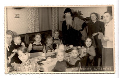 3765-Photo postcard * Christmas 1950 * group of children * Edelweiss B. Kiefat Hamburg