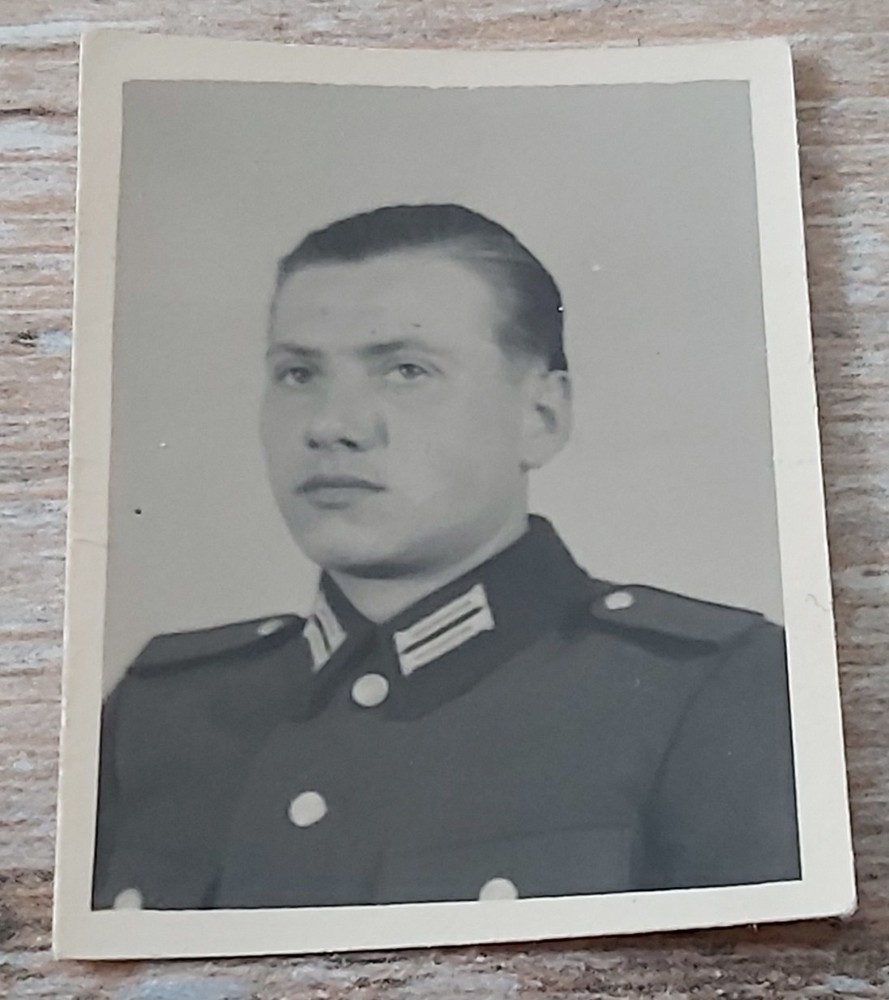 SOLDIERS PASSPORT PICTURE PHOTO 2. WWII ???