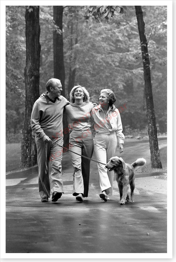 Gerald Ford Walking With Susan Betty And Dog Liberty 8×12 Silver Halide Photo