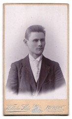 Photography department store Wilhelm Stein, Berlin, Chaussee-Str. 66, monogram of the photo