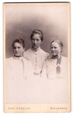 Photograph Carl Hüseler, Schleswig, Stadtweg 147, sisters in white clothes