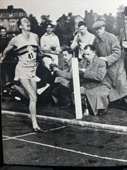 “ROGER BANNISTER, 1954” 1st UNDER-FOUR MINUTE MILE RUN News Photo by OXFORD MAIL