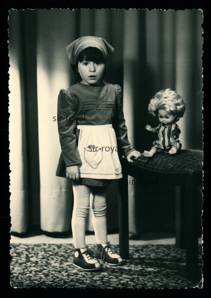 Pretty Girl with Doll 1982 – Toy 1980s – Photo Postcard 11x15cm