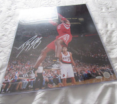 Houston Rockets NBA Dwight Howard signed, Photo in plastic sleeve; 16 1/2 x 20