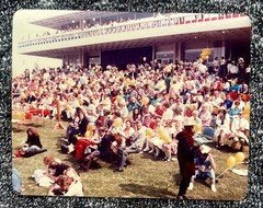 CAL ARTS 1981 Graduation PHOTO California Institute of the Arts CROWD AUDIENCE 2