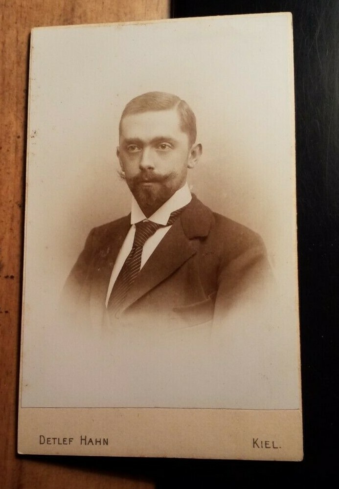 Man with beard portrait/CDV Detlef Hahn Kiel