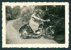 Photo beautiful woman posing on motorcycle DKW vintage woman on motorcycle photo