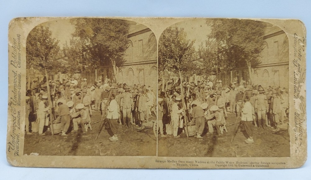 Stereo Foto Tientsin China, Strange Medley from many Nations at Wayer Hydrant