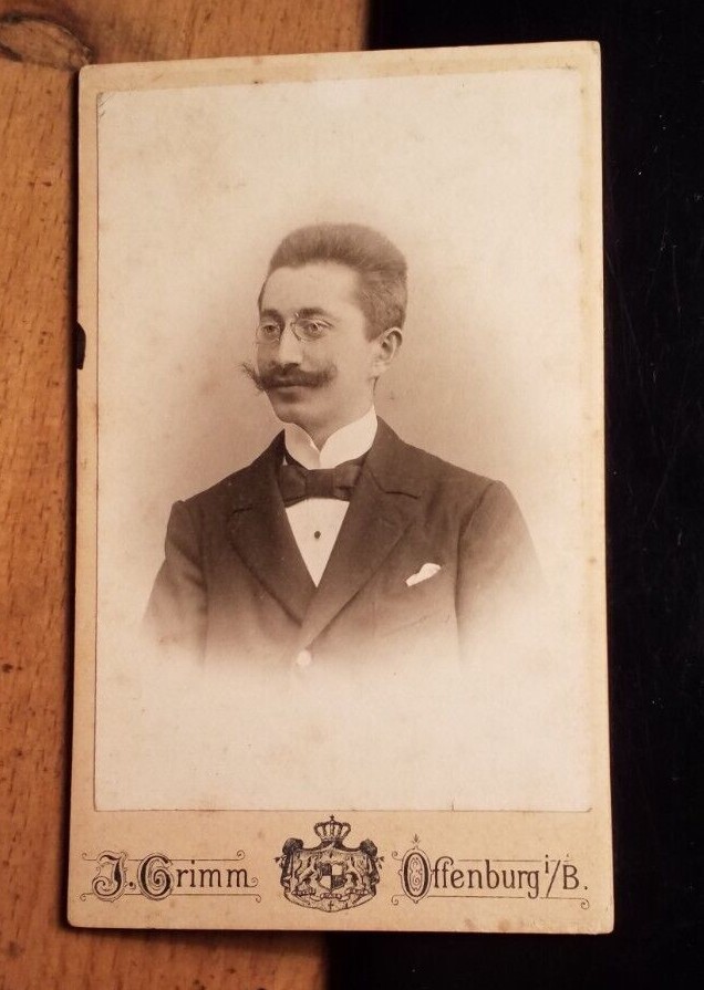 Man with beard & pinch portrait/CDV J. Grimm Offenburg i. B.