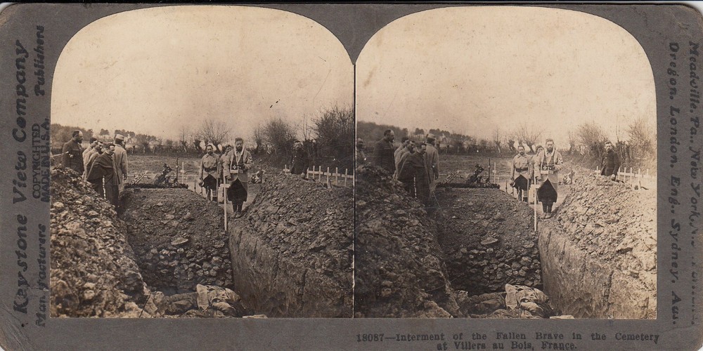 0933. Stereoview. FRENCH TROOPS RESTING AFTER A COMBAT WITH «FRITZ».