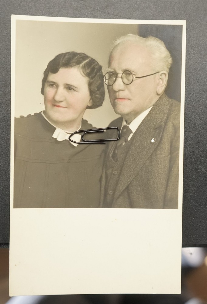 Photo portrait man woman politician color colored WW2 glasses model order Linz Pk