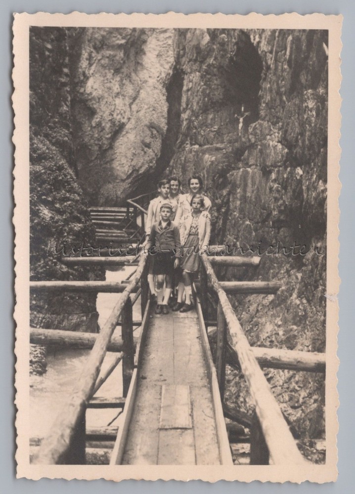 Girls and Boys in the Leutaschklamm near Mittenwald 1941 – Old Photo 1940s