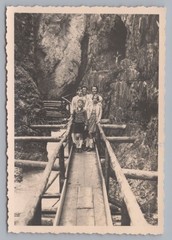 Girls and Boys in the Leutaschklamm near Mittenwald 1941 – Old Photo 1940s