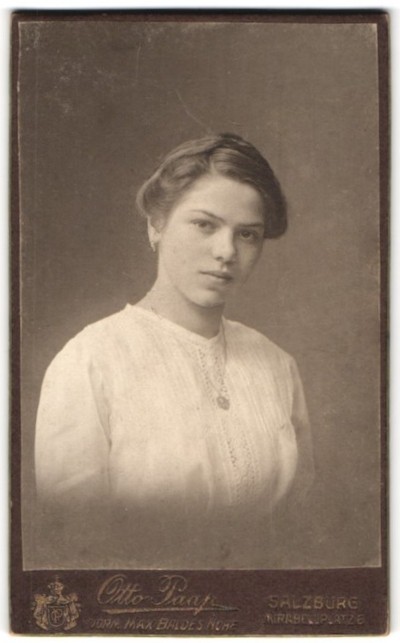 Photograph Otto Paap, Salzburg, Mirabellplatz 6, portrait of a young woman