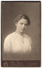 Photograph Otto Paap, Salzburg, Mirabellplatz 6, portrait of a young woman