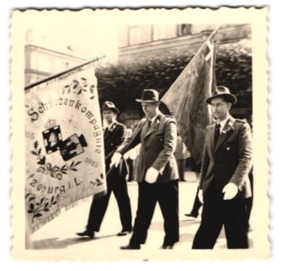2 photographs Ratzeburg I. L., flag bearer of the shooting company Ratzeburg near