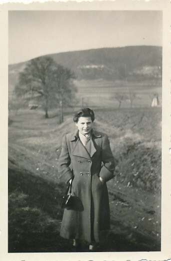 Old black photo pretty woman approx. 6 x 9 cm collection resolution al4968h