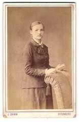 Photograph J. Grimm, Offenburg, portrait of a young woman with book