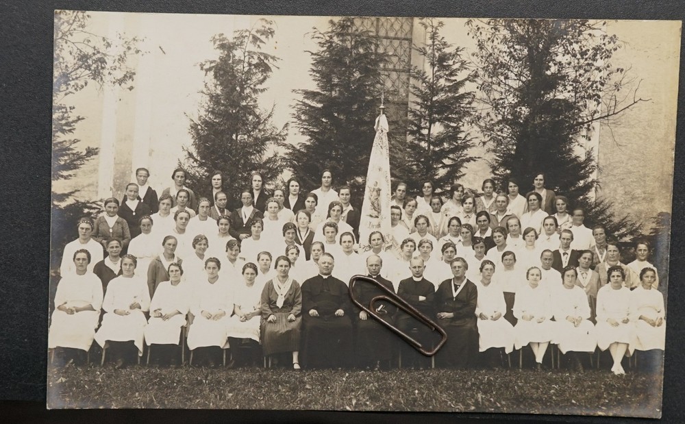 Photo Portrait Church Pastor Priest Bishop Flag Women Singer Flag Coat of Arms