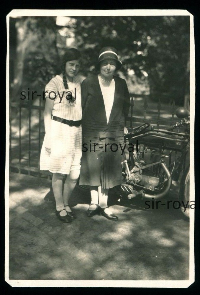 1930 – Pretty Girl with Pigtails Next to NSU Motorcycle – 1930s – Photo 6x8cm