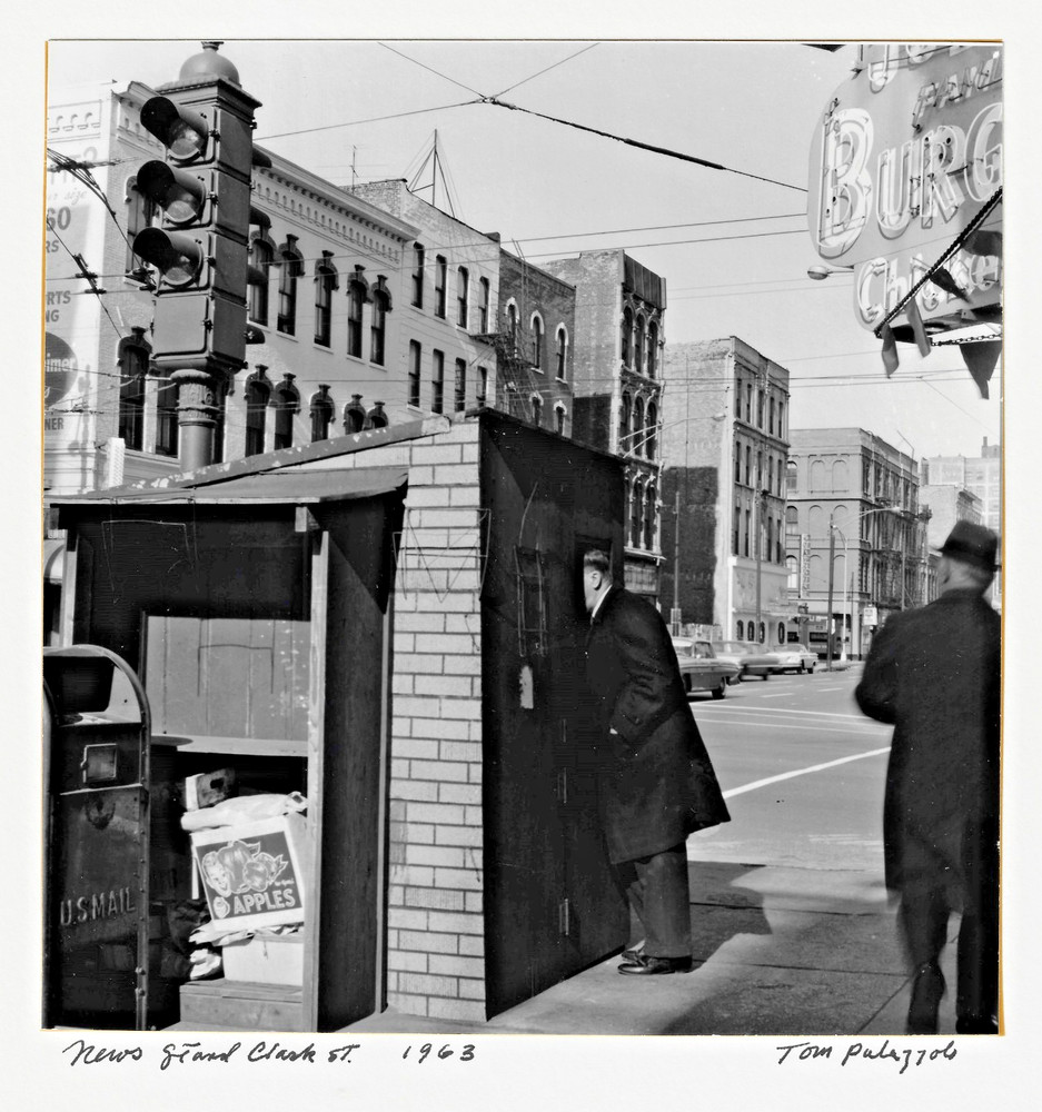 Tom Palazzolo Signed Photo «News Stand (Clark Street)» 1963 Chicago