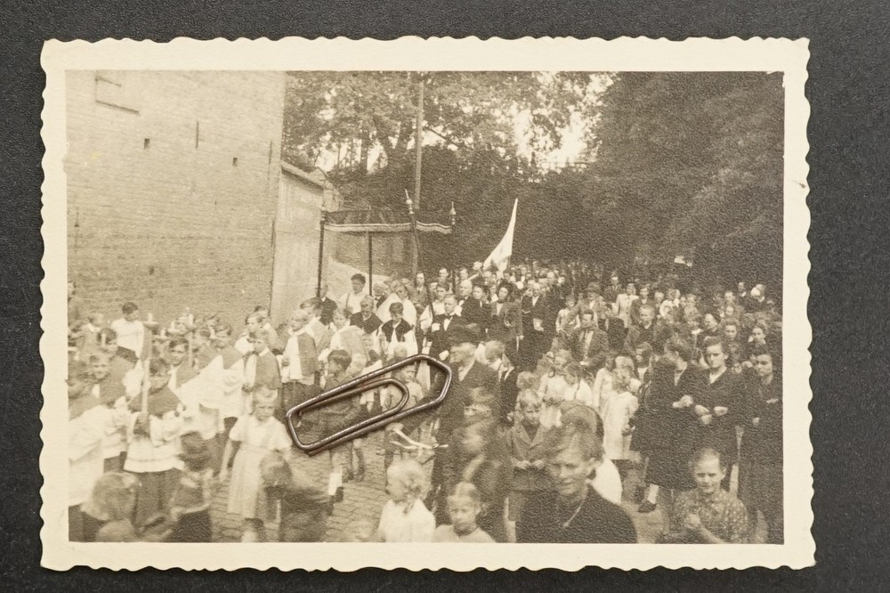 Photo Mass Church Parade Eisleben Mögglingen Flag Carry People Spectator Picture