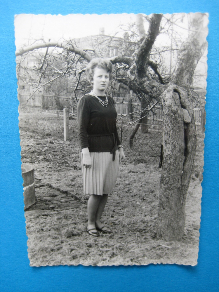Retro photo GDR pretty woman 1960, original 7 x 10 cm