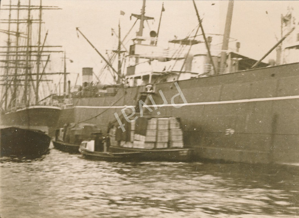 Foto Hamburg Harbor 1928 Ships Freighter Cranes Loading M1.75
