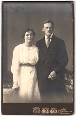 Photograph L. K. Jué, Dessau, Leopoldstrasse 27, portrait young couple in contemporary