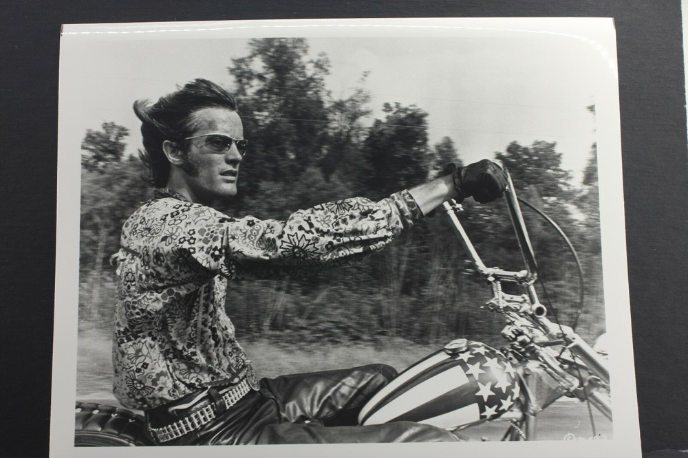 Peter Fonda Easy Rider Iconic Motorcycle Sunglasses 8×10″ – Photo Print Pre-2012