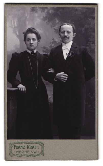 Photograph Franz Kraft, Herne i/W., Bahnhofstr. 27, Portrait Elegantly Dressed