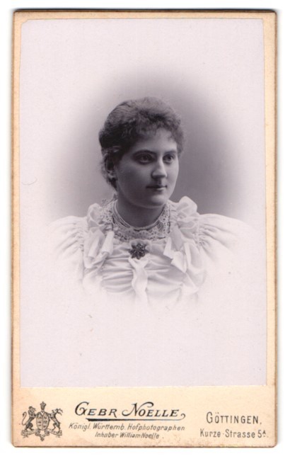 Photograph used Noelle, Göttingen, Kurze Strasse 5A, portrait of a young woman