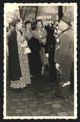 2 photographs view Bremen, folk festival in Parkallee, Freimarkt herald on