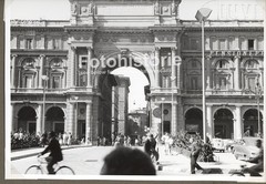 Photo Florence Italy Piazza Repubblica Archway Cars People Scene 1950s