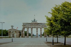 1 Photo 13x18cm GDR East Berlin Brandenburg Gate with Wall approx. 1981