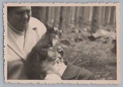 Squirrel in Girls Hair – Snapshot – Vintage Photo 1950s