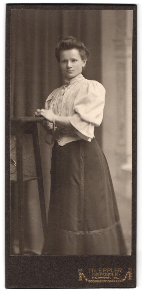 Photograph Th. Eppler, Dresden-N, Hauptstrasse 24, portrait young lady in hübsc