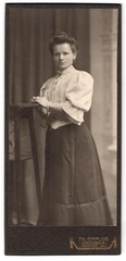 Photograph Th. Eppler, Dresden-N, Hauptstrasse 24, portrait young lady in hübsc