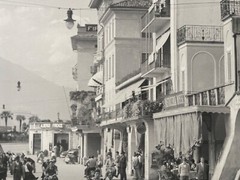 STREET SCENE IN BELLAGIO, ITALY BY PHILIP GENDREAU, RARE EARLY 2000’s ART PRINT